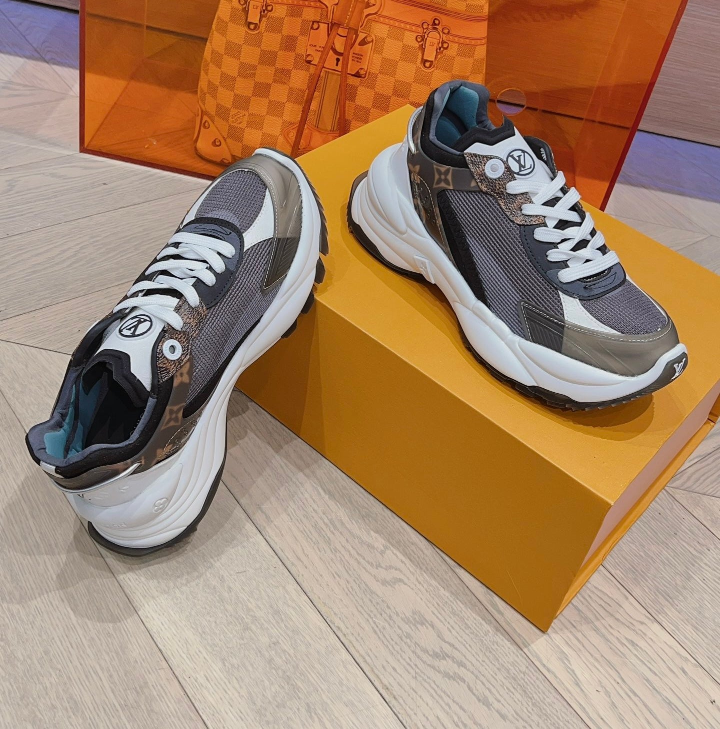 LV Run 55 - Dark Grey/Classic