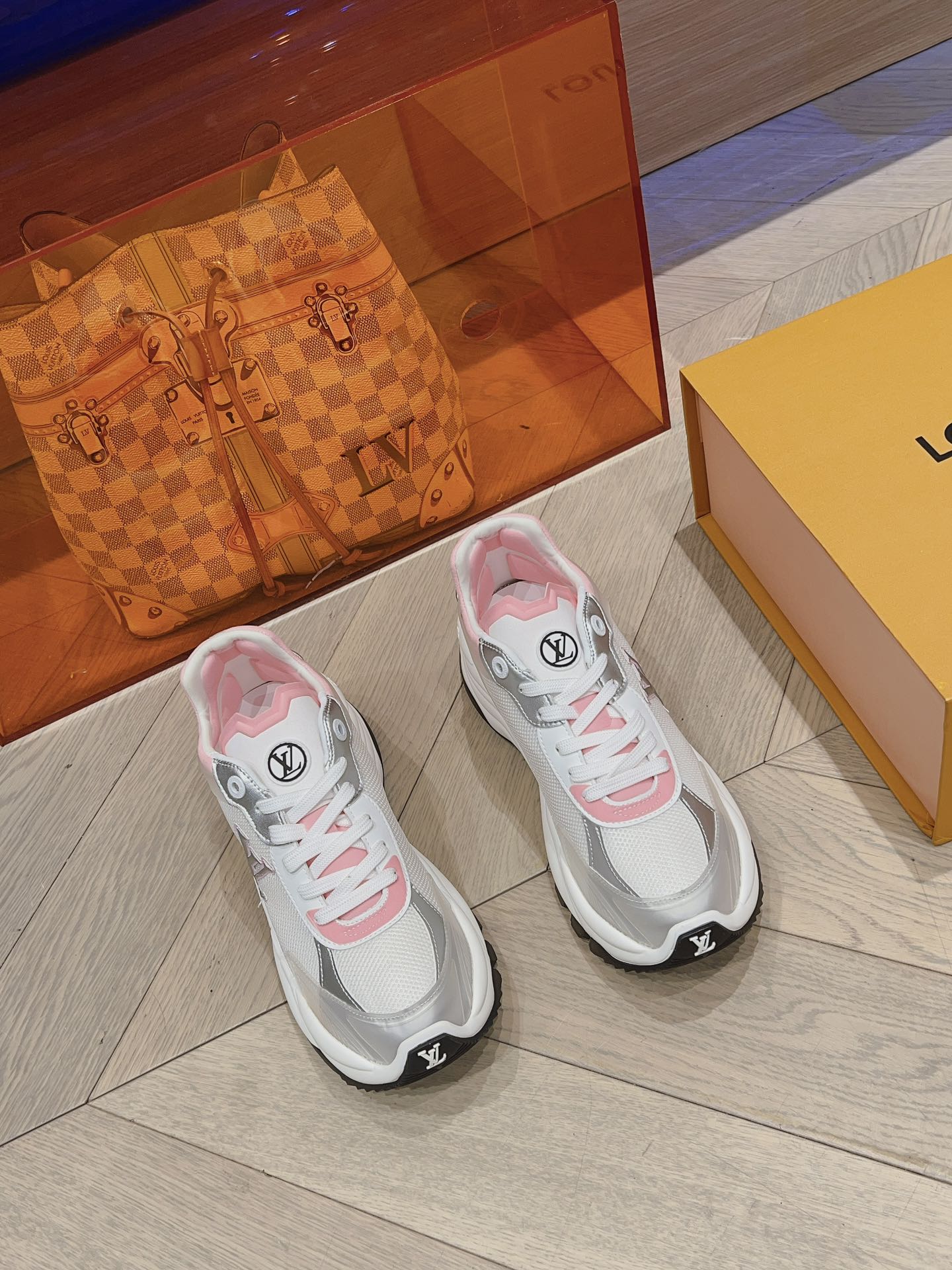 LV Run 55 - Pink