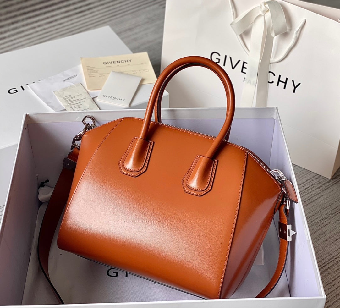 GivenchyChain Handbag - Orange