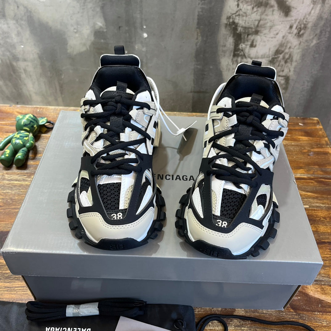 White/Black Tracks