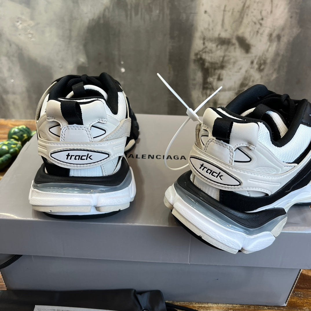 White/Black Inverted Tracks