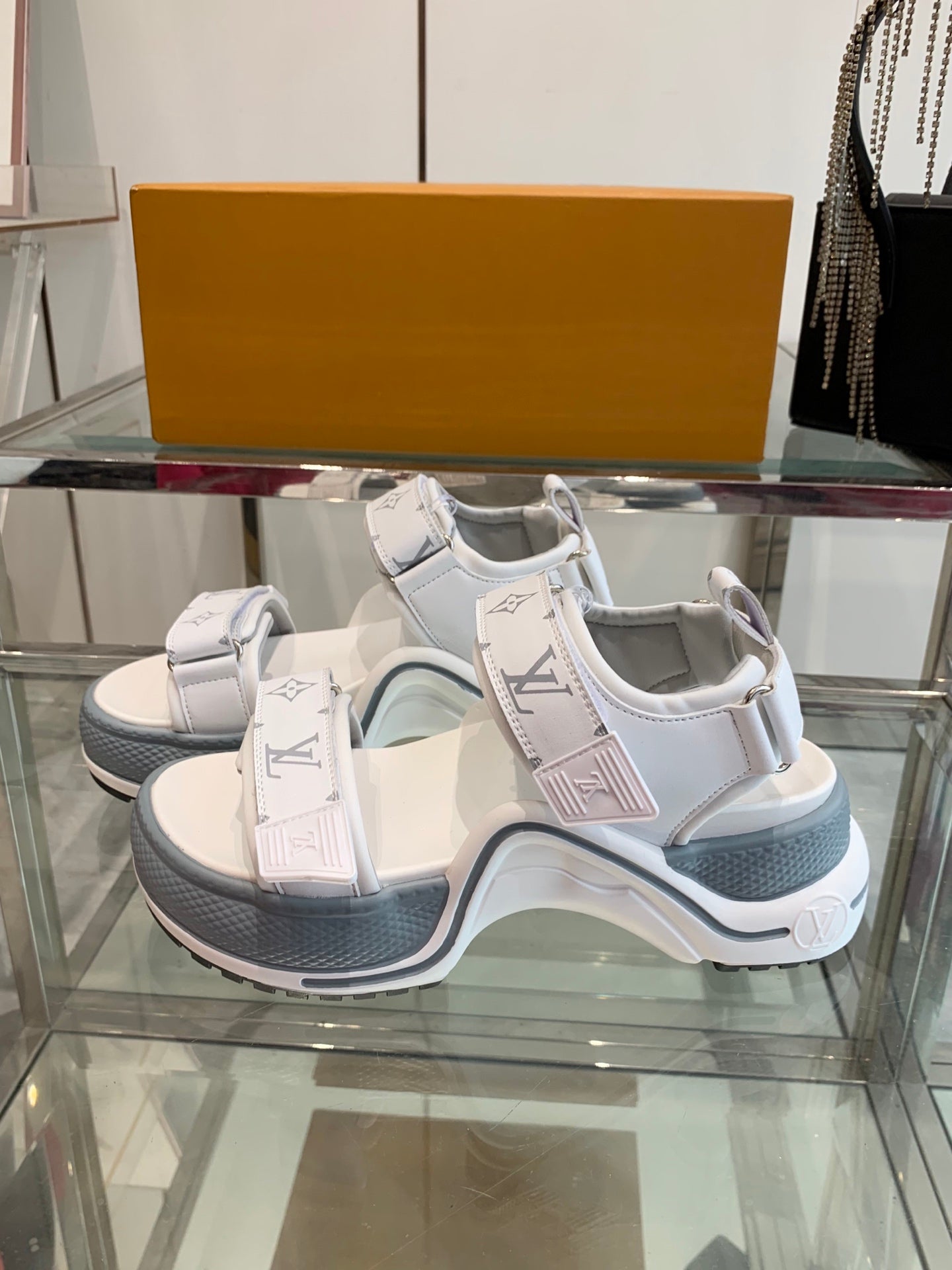Louis V Arch Sandals - White/Grey