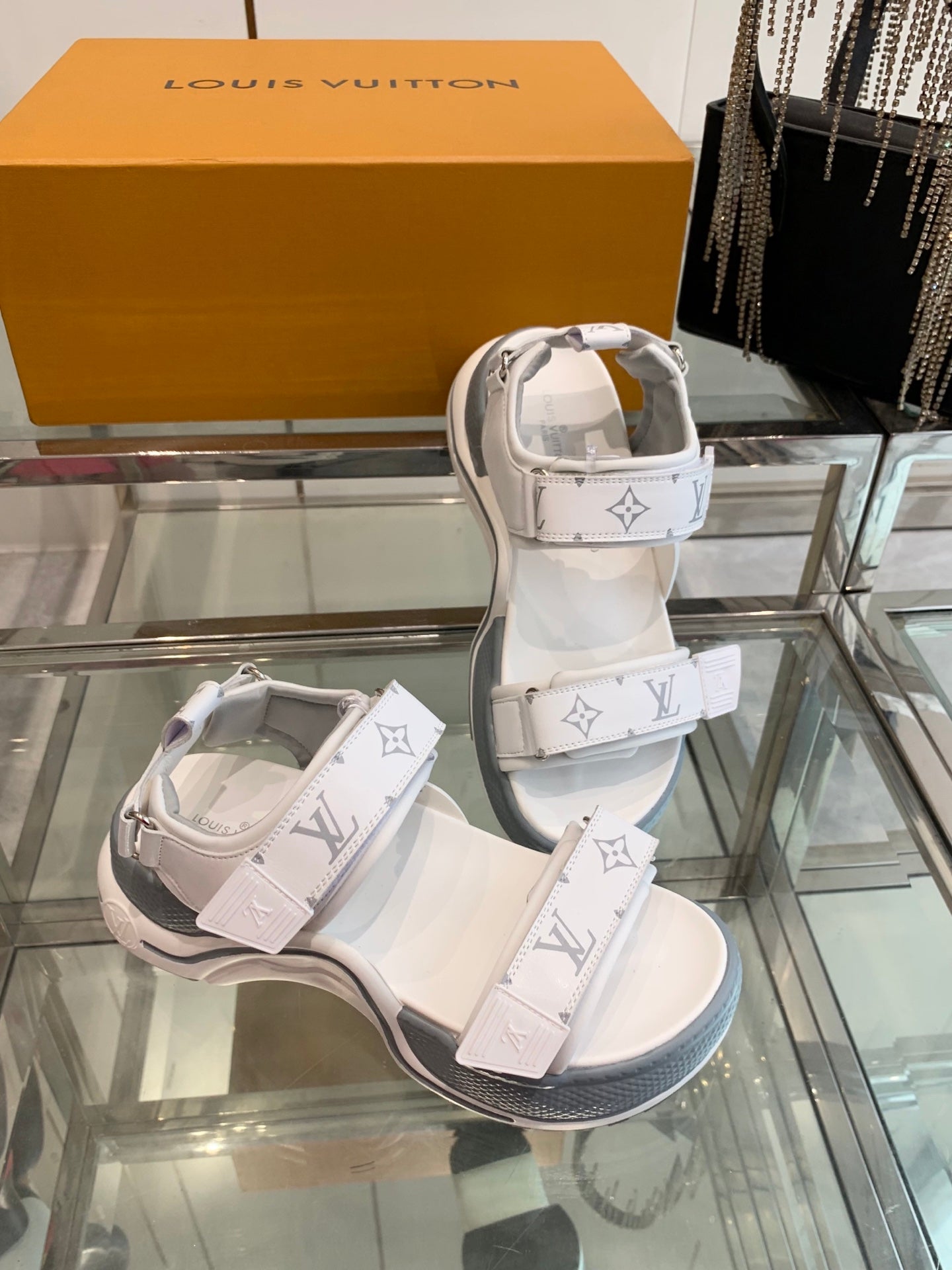 Louis V Arch Sandals - White/Grey