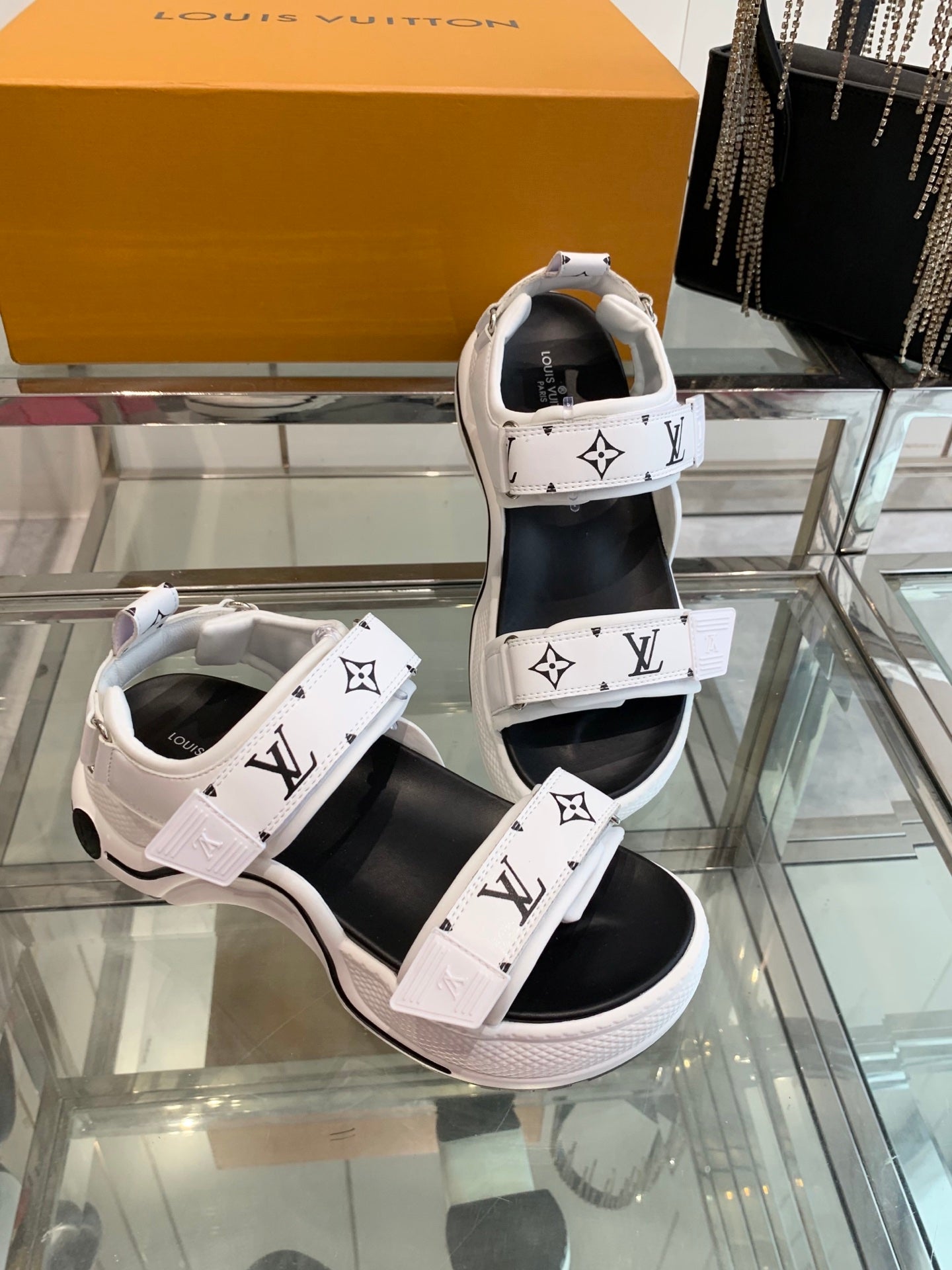 Louis V Arch Sandals - White/Black
