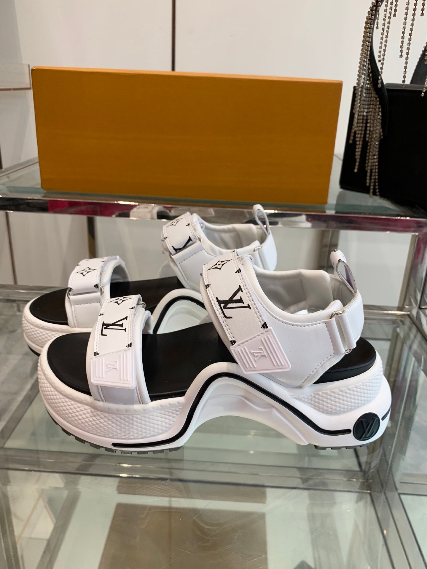 Louis V Arch Sandals - White/Black